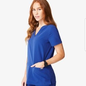 Figs XXS Casma 3 Pocket Top